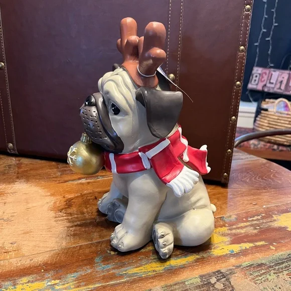 NWT Christmas Pug Statue - Picture 2 of 4